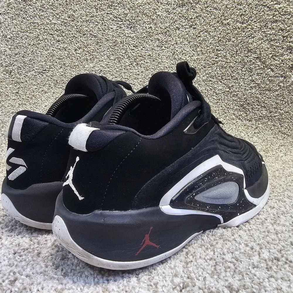 Jordan Air Jordan Mens 9.5 Black White Low Top Basketball Sneakers With Defects